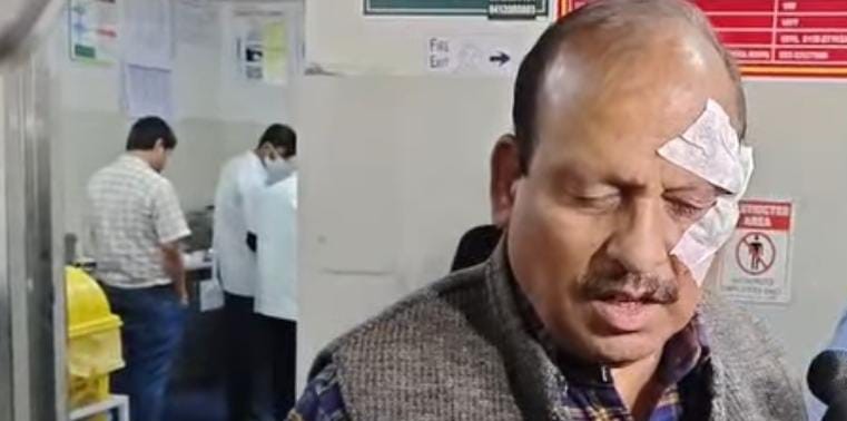 देहरादून में प्रारंभिक शिक्षा निदेशक पर जानलेवा हमला, आईसीयू में भर्ती